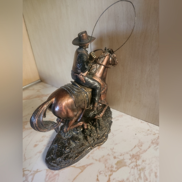 Bradford Exchange Range Rider John Wayne Bronze Looking Statue Read Description - Picture 7 of 8